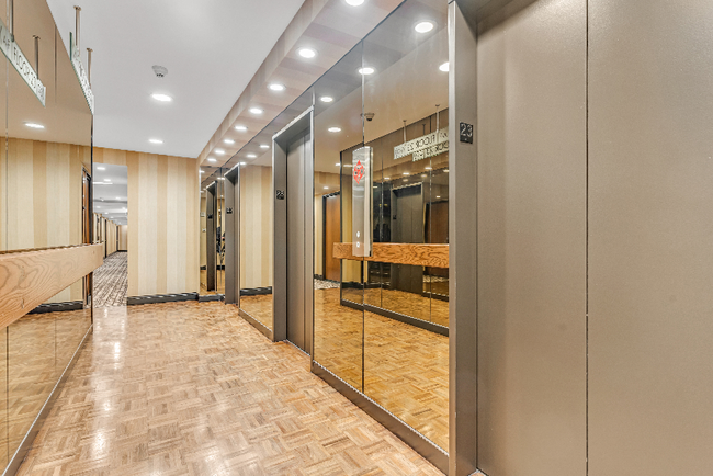 Building Photo - 320 Fort Duquesne Blvd