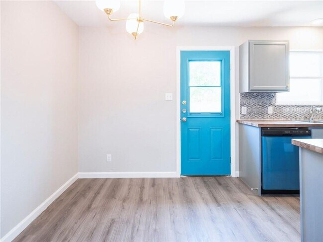 Building Photo - 2524 Glen Springs Way