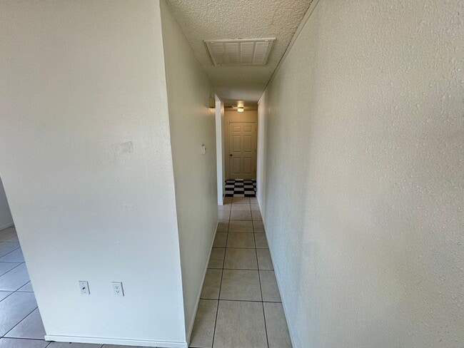 Building Photo - 647 Newport Ave