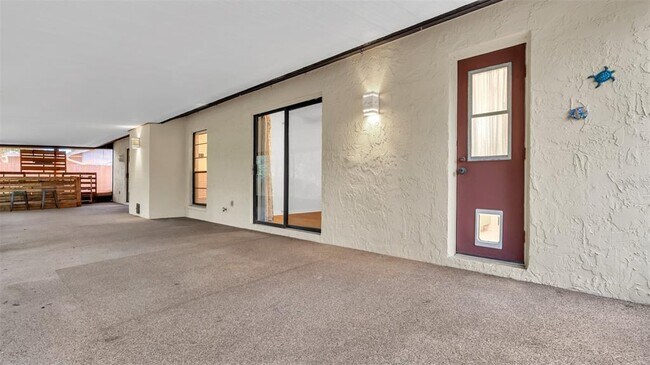 Building Photo - 6725 Islander Ln