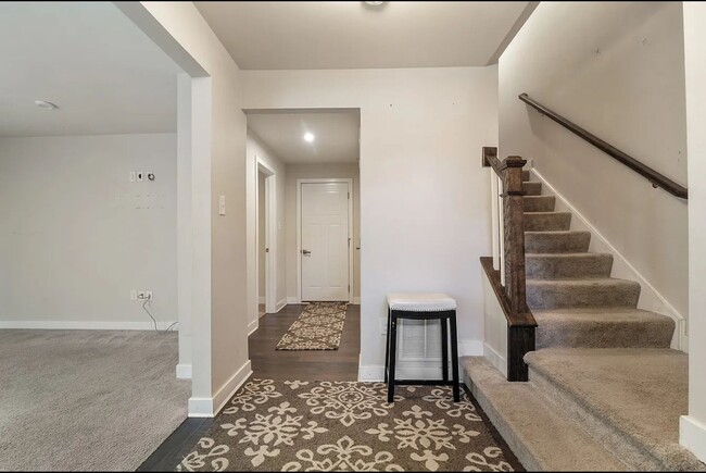 Building Photo - Elegant and Spacious 3-Bedroom, 2.5-Bath E...