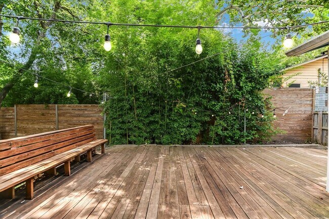 Building Photo - 208 Braeswood Rd