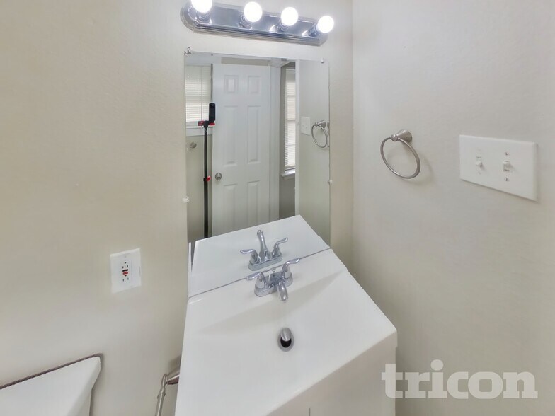 Building Photo - 4443 Greenland Dr