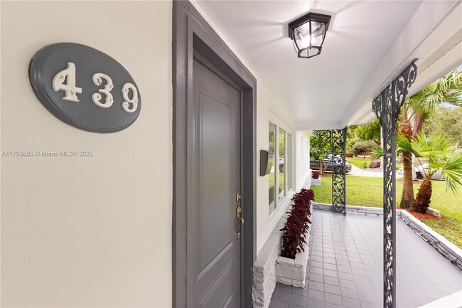 Building Photo - 439 Bargello Ave