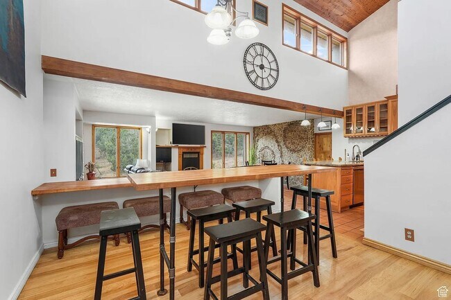 Building Photo - Scenic Mountain View Rental Minutes from Shopping & Trails!