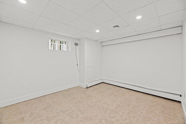 Building Photo - 33 College Rd