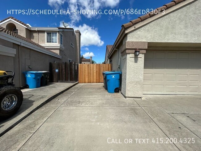 Building Photo - 637 Laurelwood Cir