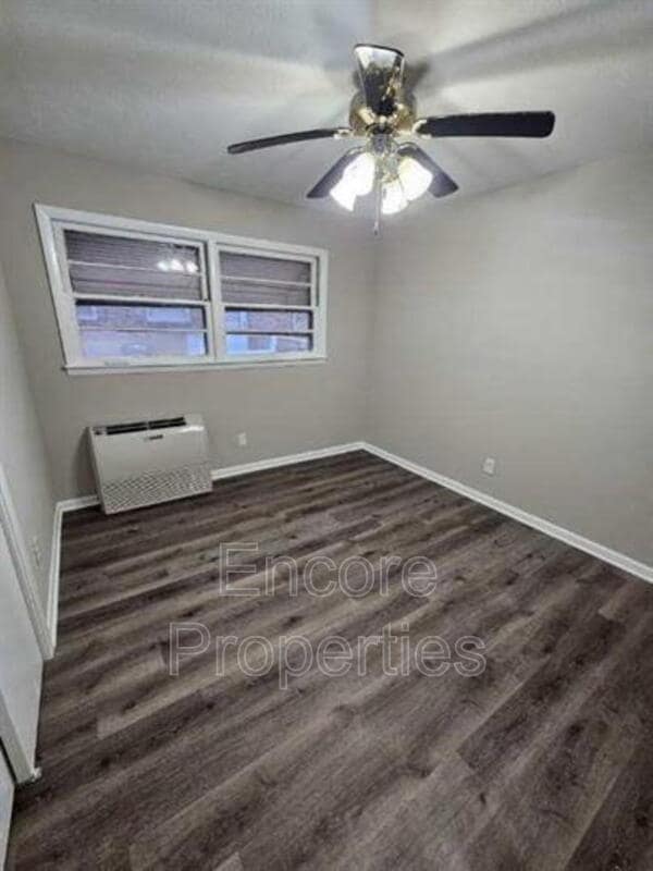 Building Photo - 901 Weiss Ave