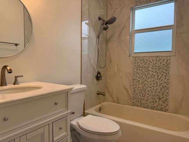 Building Photo - 509 Plymouth Rd