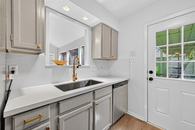 Building Photo - 1917 Trixie Ln