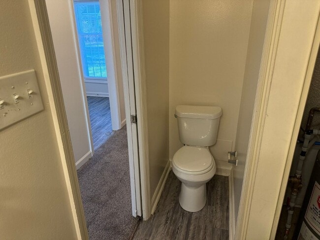 Building Photo - 9100 Parktop Ln NW