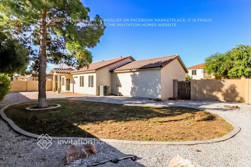 Building Photo - 686 E Colt Ct