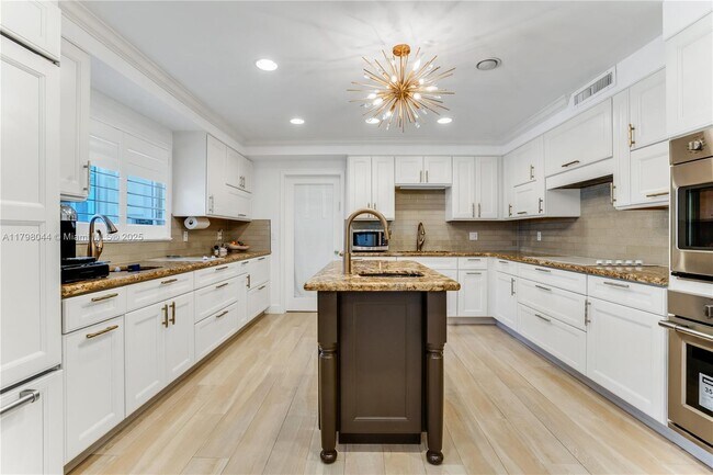 Building Photo - 9300 Bay Dr