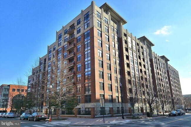 Building Photo - 1021 N Garfield St