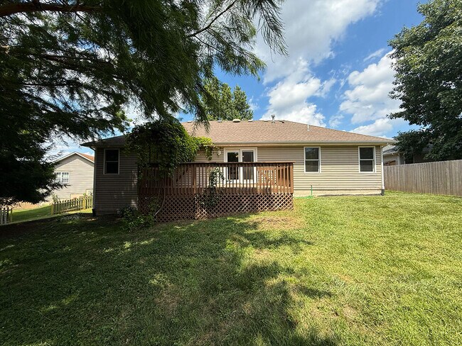 Building Photo - 1302 Look Out Ct