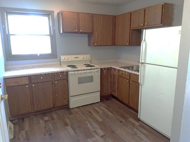 Building Photo - 209 S Lake Ave