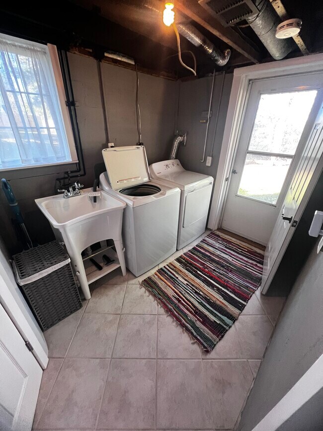 Building Photo - 2615 Metamora Rd