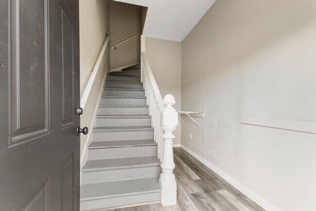 Building Photo - Charming 3BR Home in Heart of Tacoma - Modern Amenities & Prime Location!