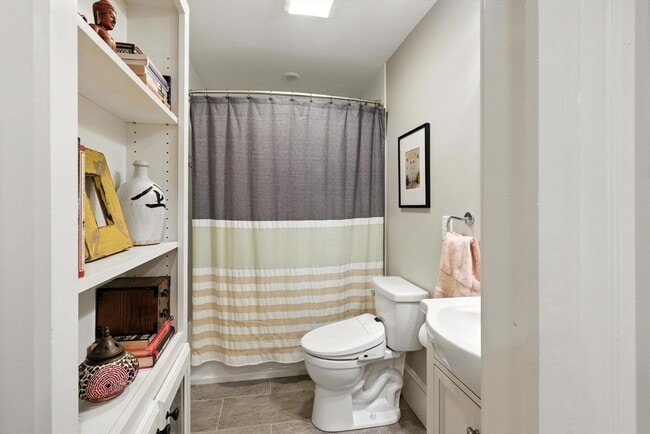 Building Photo - 227 Centre St