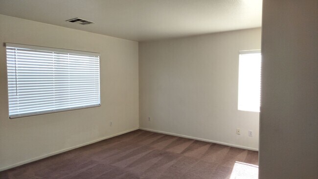 Building Photo - Spacious 4-Bedroom in Gated Copper Creek w...