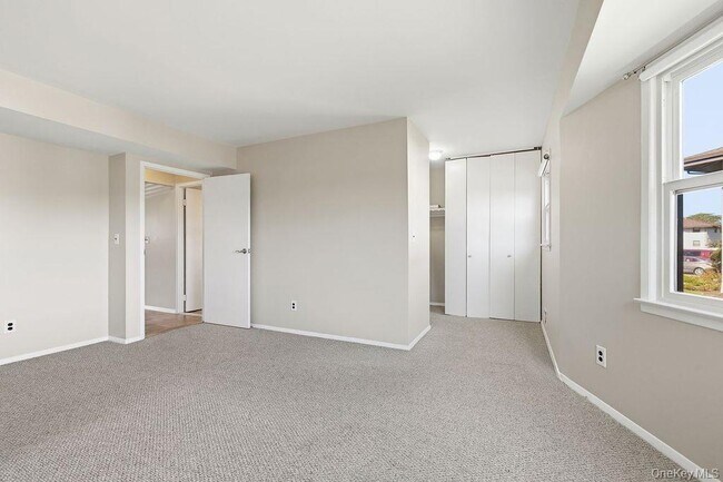Building Photo - 16 D Essex Pl