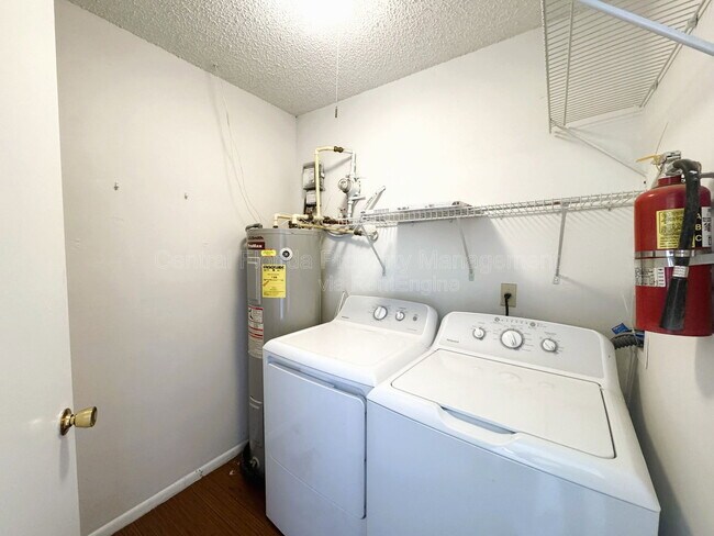 Building Photo - 2608 Grassy Point Dr