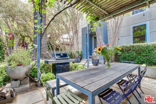 Building Photo - 757 Milwood Ave