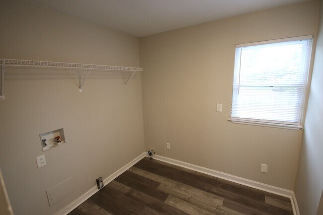 Building Photo - 1BD/1BA in Chickamauga - Water, trash, and...