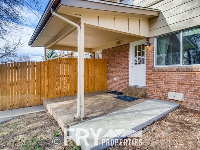 Building Photo - Beautifully remodeled 3-bedroom, 2.5-bath duplex in Wheat Ridge