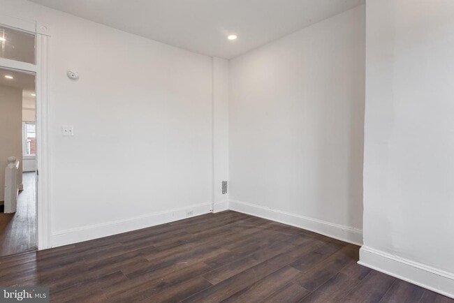 Building Photo - 2212 W Fayette St