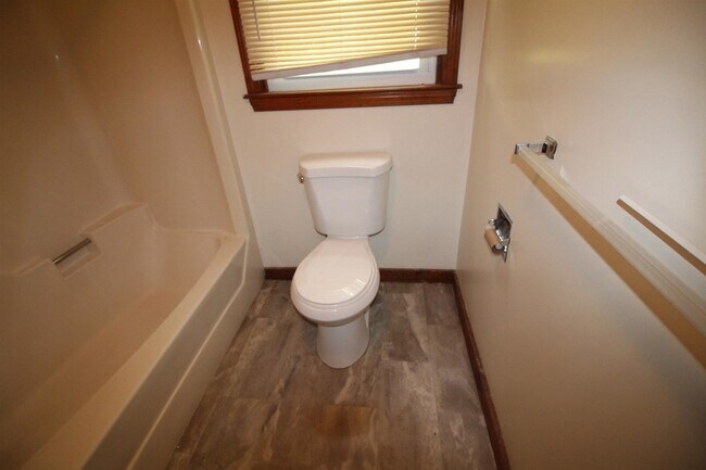 Building Photo - 84 Franklin St