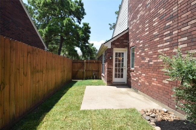 Building Photo - 18010 Golden Ridge Dr