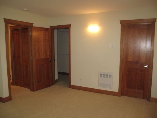 Building Photo - Gorgeous 3 bed/3.5 bath Queen Anne Townhouse!