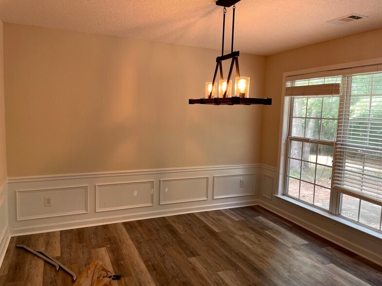 Building Photo - 2419 Traywick Chase