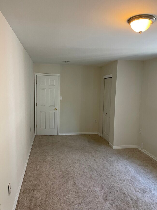 Building Photo - 1831 Fontain St