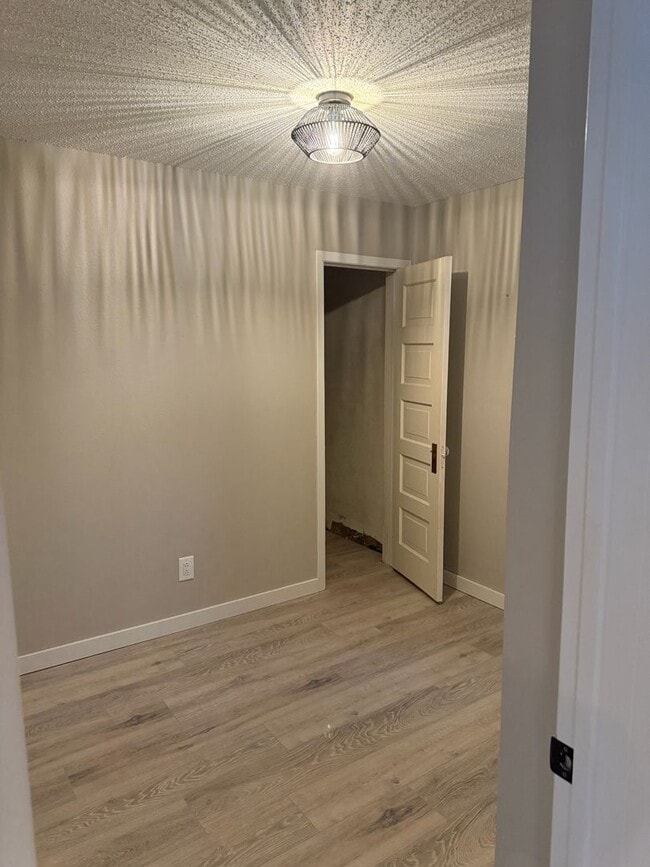 Building Photo - 3 Bedroom 1 Bathroom single family home