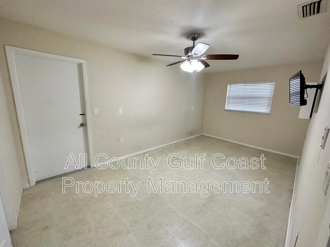 Building Photo - 1218 Waterside Ln