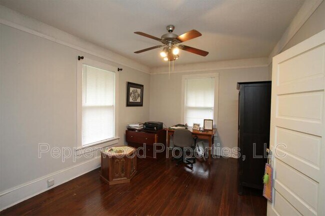 Building Photo - 664 Norwood St