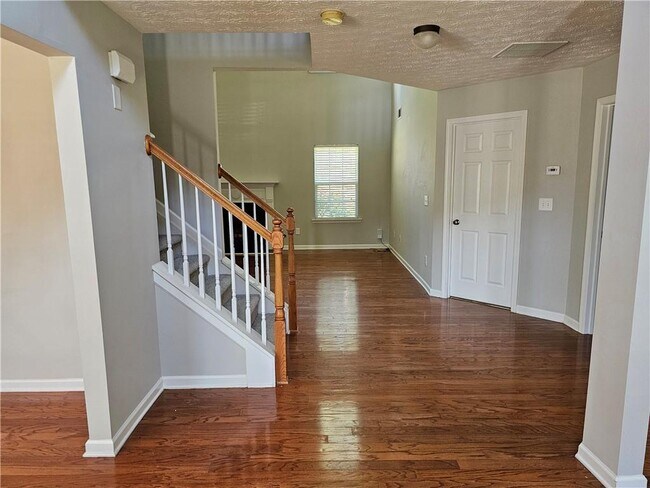 Building Photo - 645 Roxford Ln NE