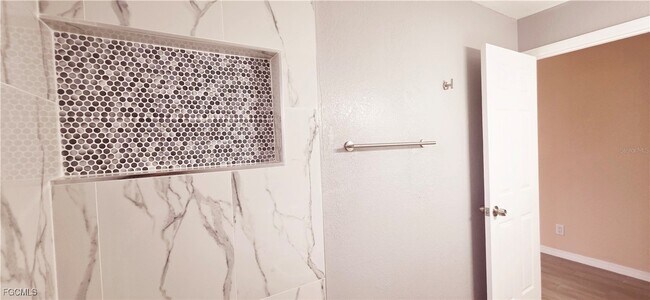 Building Photo - 930 SW 34th St