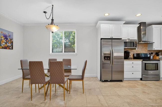 Building Photo - 1705 NE 11th St