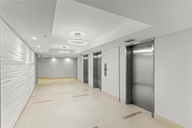 Building Photo - 3001 S Ocean Dr