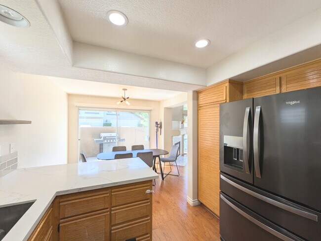Building Photo - 639 S Dewberry Ln