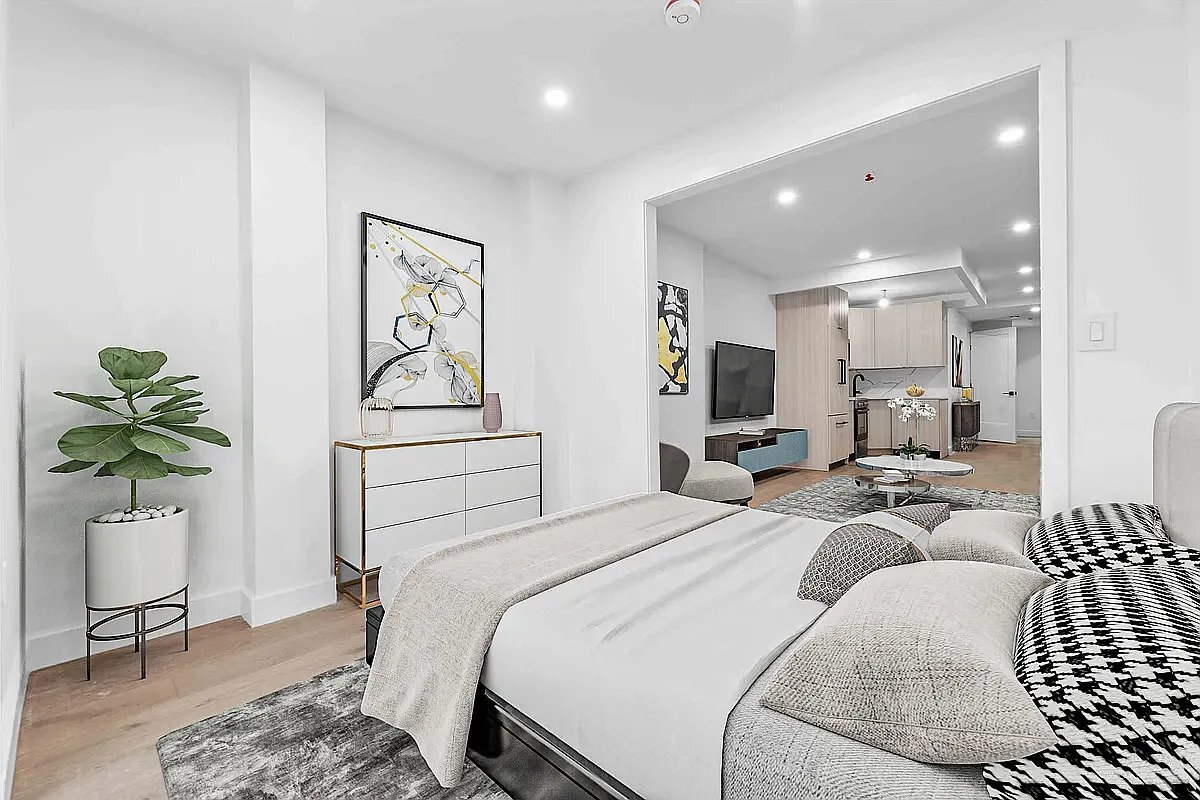 Building Photo - 20 E 13th St