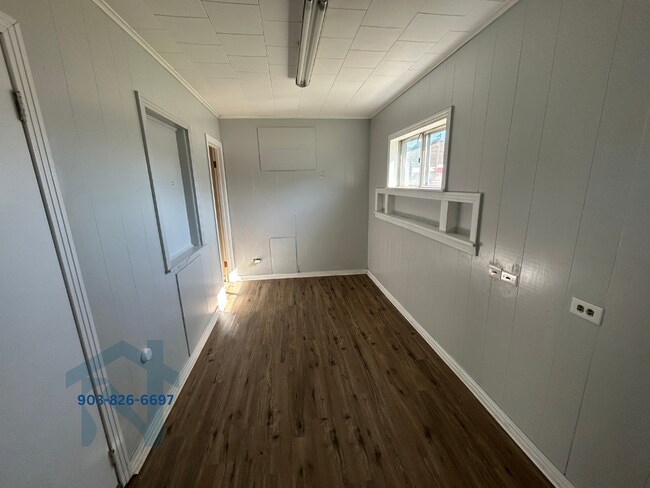 Building Photo - 1006 Nelson Blvd