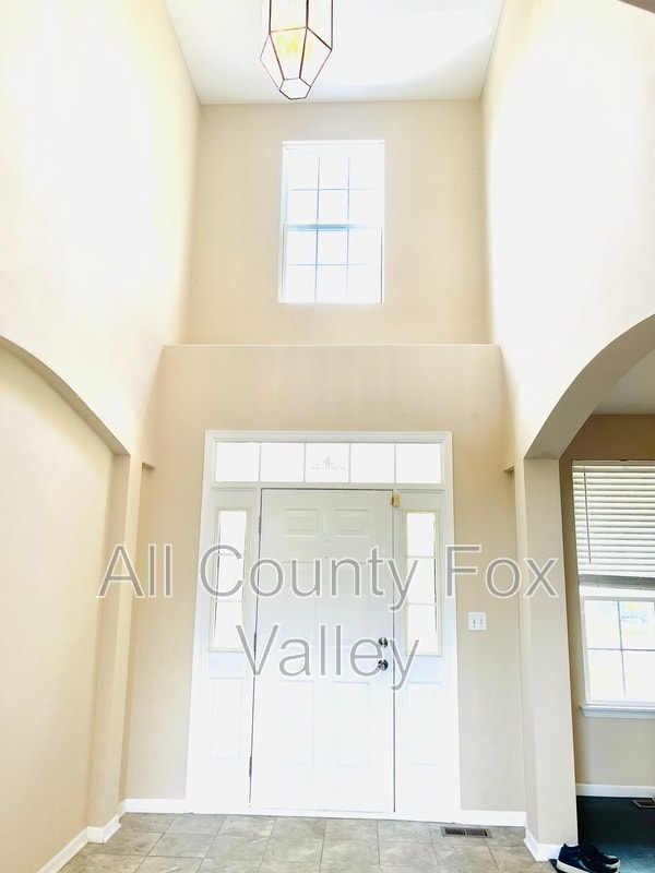 Building Photo - 2080 Mark Cir