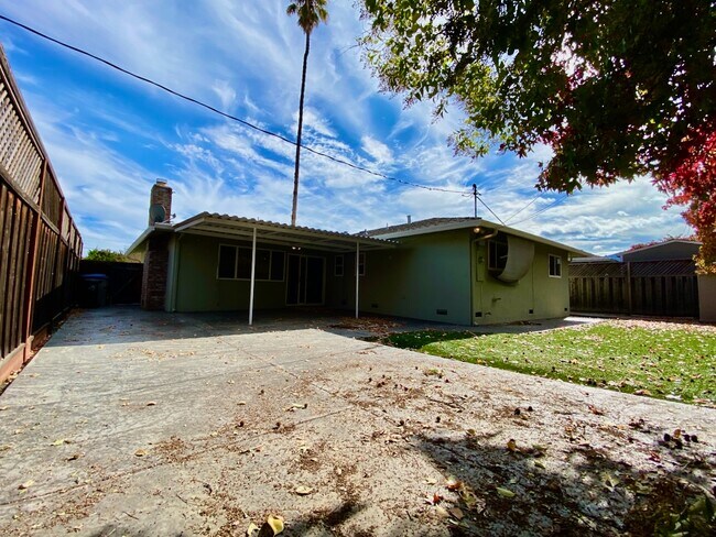 Building Photo - 5025 Carm Ave