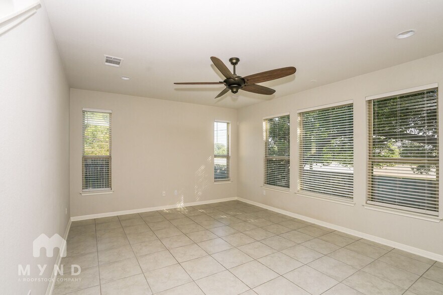 Building Photo - 708 Hays Hill Dr