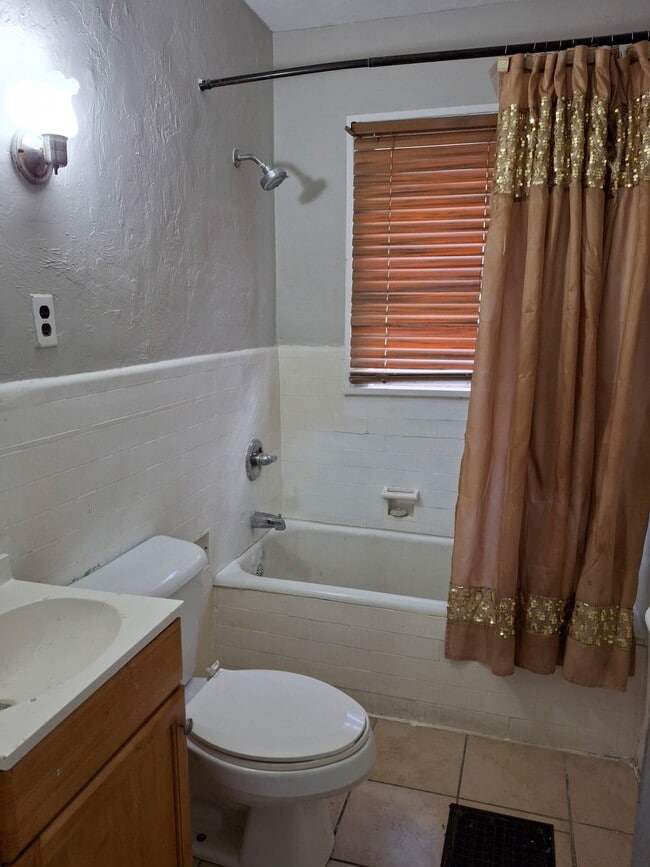 Building Photo - 2308 Pitt St