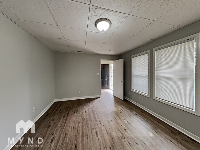 Building Photo - 525 Karen St